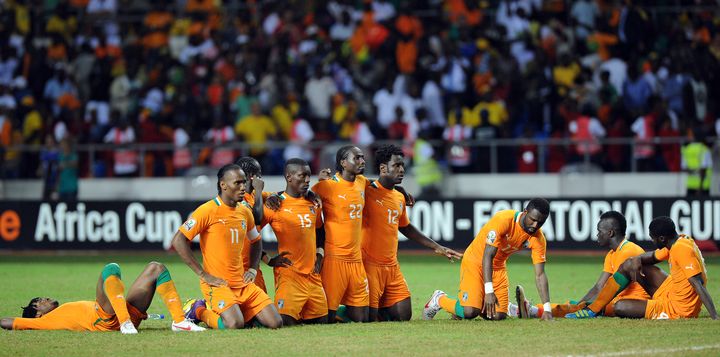 Les joueurs de l'&eacute;quipe de C&ocirc;te d'Ivoire apr&egrave;s leur d&eacute;faite en finale de la Coupe d'Afrique des nations 2012, perdue face &agrave; la Zambie, &agrave; Libreville (Gabon), le 12 f&eacute;vrier 2012.&nbsp; (FRANCK FIFE / AFP)