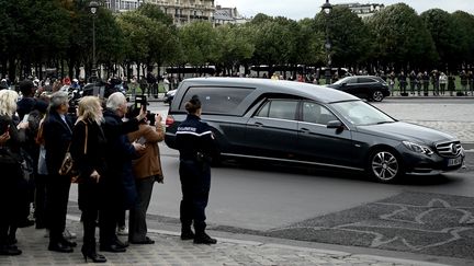 Le cercueil de Jacques Chirac arrive aux Invalides, à Paris, le 29 septembre 2019. (PHILIPPE LOPEZ / AFP)