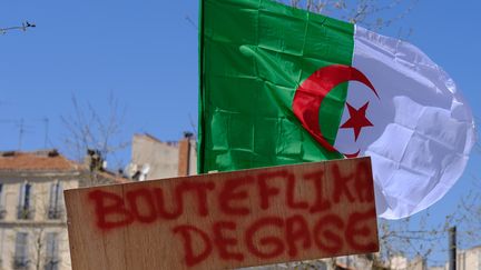 Une manifestation contre Abdelaziz Bouteflika à Marseille le 31 mars 2019. (BORIS HORVAT / AFP)