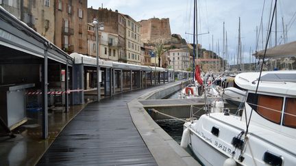 Le port de plaisance de Bonifacio, désert à cause de l'épidémie de coronavirus Covid-19, en avril 2020. (NOÉMIE BONNIN / RADIO FRANCE)