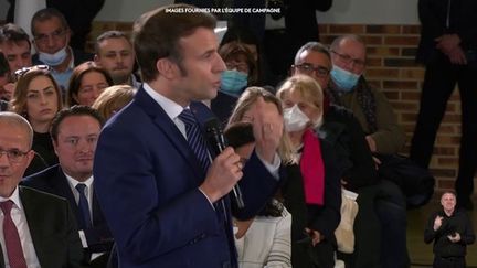 Présidentielle 2022 : Emmanuel Macron lance sa campagne à Poissy, dans les Yvelines