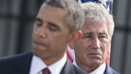 Le secr&eacute;taire &agrave; la D&eacute;fense&nbsp;am&eacute;ricain, Chuck Hagel (D), &eacute;coute un discours de Barack Obama, le 11 septembre 2013, &agrave; Washington DC (Etats-Unis). (BRENDAN SMIALOWSKI / AFP)