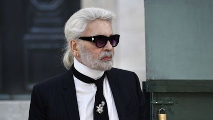 Mode : Karl Lagerfeld, le couturier de tous les records