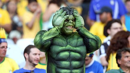 Un supporter du Br&eacute;sil est d&eacute;guis&eacute; en Hulk lors de la demi-finale de la coupe des Conf&eacute;d&eacute;rations opposant son &eacute;quipe &agrave; l'Uruguay &agrave; Belo Horizonte (Br&eacute;sil), le 26 juin 2013. (MAXPPP)