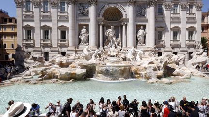 La fontaine de Trevi, à Rome (Italie), le 29 juillet 2024. (RICCARDO DE LUCA / ANADOLU / AFP)