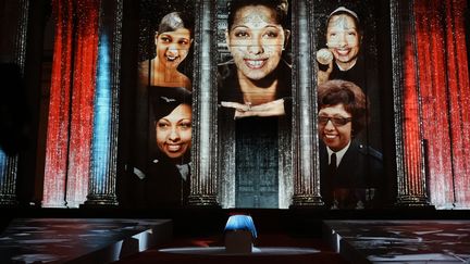 Des portraits de Joséphine Baker projetés sur le monument du Panthéon, le 30 novembre 2021, lors de la cérémonie dédiée à la danseuse et chanteuse française d'origine américaine. (THIBAULT CAMUS / AFP)