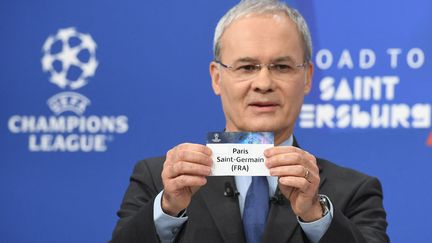 Le secrétaire général de l'UEFA, Giorgio Marchetti, lors du tirage au sort des huitièmes de finale de la Ligue des champions de football, le 13 décembre 2021 à Nyon (Suisse). (RICHARD JUILLIART / UEFA / AFP)