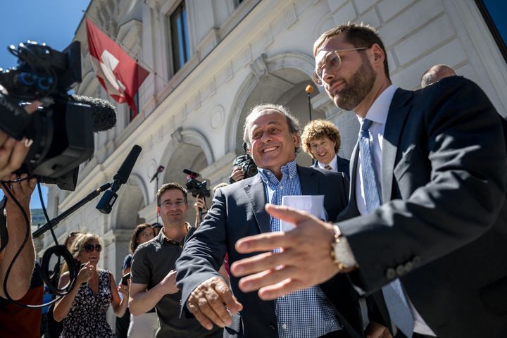 Michel Platini à la sortie de son audience en Suisse, le 8 juin 2022.&nbsp;  (FABRICE COFFRINI / AFP)