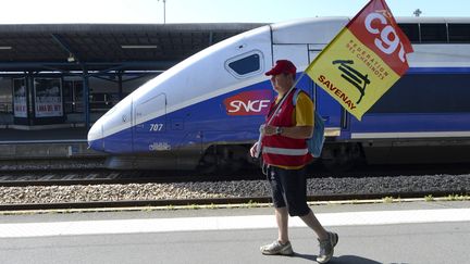 Les cheminots gr&eacute;vistes de la SNCF&nbsp;en gare de Nantes ont reconduit la gr&ecirc;ve pour 24 heures, jeudi 19 juin 2014.&nbsp; (  MAXPPP)