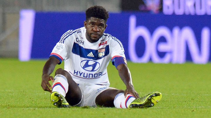 Le d&eacute;fenseur lyonnais Samuel Umtiti, lors de la lourde d&eacute;faite de son club &agrave; Bordeaux, samedi 26 septembre 2015. (NICOLAS TUCAT / AFP)