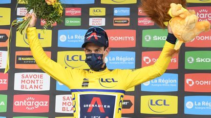 L'Australien Richie Porte, maillot jaune et nouveau leader du Critérium du Dauphiné après sa deuxième place lors de la 7e étape achevée à La Plagne, samedi 5 juin 2021. (ALAIN JOCARD / AFP)