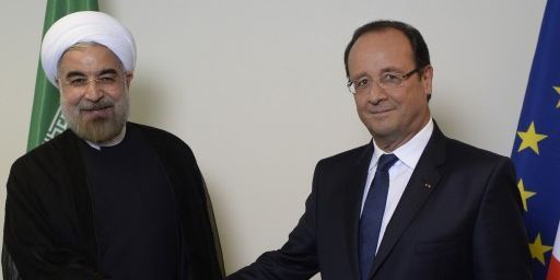 Rencontre entre Hassan Rohani et François Hollande. Premier signe de rapprochement entre l'Iran et un pays qui ne ménageait pas ses critiques contre Téhéran. (MARTIN BUREAU / AFP)