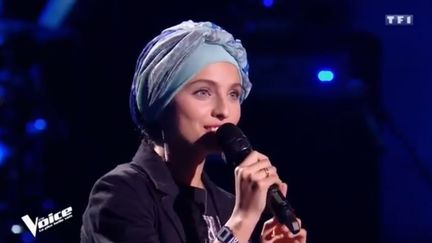 La chanteuse Mennel Ibtissem dans l'émission "The Voice" de TF1, diffusée le 3 février 2018. (TF1)