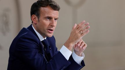 Emmanuel Macron, le 10 juin 2021 à l'Elysée, à Paris. (PASCAL ROSSIGNOL / AFP)