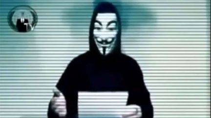 Un pirate du mouvement Anonymous. Mardi 12 f&eacute;vrier, Barack Obama a sign&eacute; un nouveau d&eacute;cret&nbsp;qui vise &agrave;&nbsp;renforcer la cybers&eacute;curit&eacute; des infrastructures informatiques strat&eacute;giques des Etats-Unis. (REX / SIPA)