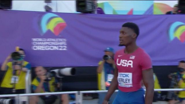 Fred Kerley, champion du monde du 100 mètres lors de ces Mondiaux d'Eugene, n'est pas parvenu à se qualifier pour la finale du 200 mètres. L'Américain a terminé sixième de cette course et il semblait boiter en franchissant la ligne d'arrivée. De son côté, le Dominicain Alexander Ogando a remporté sa demi-finale avec un chrono de 19 secondes et 91 centièmes et signe un record national.