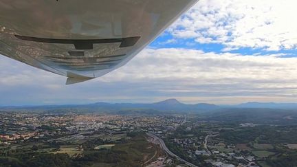 Aviation : un aérodrome recharge ses avions électriques grâce à l’énergie solaire