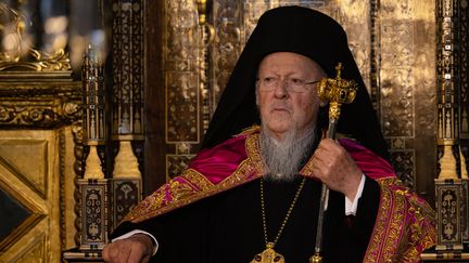 Le patriarche de Constantinople, Bartholomée Ier, dirige un service à l'église patriarcale de Saint-Georges à Istanbul, le 6 mars 2022. Photo d'illustration. (YASIN AKGUL / AFP)