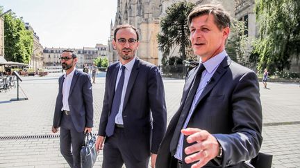 Nicolas Florian, le maire&nbsp;LR sortant de Bordeaux (à droite) avec son nouvel allié pour les Municipales 2020, le LREM Thomas Cazenave (au centre). (BONNAUD GUILLAUME / MAXPPP)