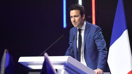 Le vice-président de Reconquête, Guillaume Peltier, lors d'un discours à Paris, en avril 2022. (BERTRAND GUAY / AFP)