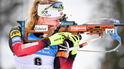 Marte Olsbu Roeiseland a remporté la poursuite 10km de la Coupe du monde de biathlon à Ostersund samedi 20 mars 2021.  (ANDERS WIKLUND / TT NEWS AGENCY)