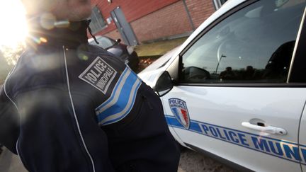 La police municipale effectue des contrôles après les attentats du 13 novembre 2015 à Paris. (CITIZENSIDE/THIERRY THOREL / CITIZENSIDE.COM)