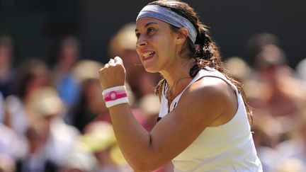 Marion Bartoli apr&egrave;s un point marqu&eacute; contre Sabine Lisicki en finale de Wimbledon, le samedi 6 juillet 2013. (GLYN KIRK / AFP)