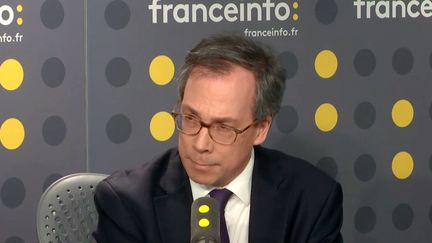 Lord&nbsp;Edward Llewellyn, l'ambassadeur du Royaume-Uni en France, mercredi 14 mars sur franceinfo. (RADIO FRANCE)