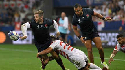 L'ailier anglais Elliot Daly face au Japon lors de la Coupe du monde de rugby, à Nice, le 17 septembre 2023. (NICOLAS TUCAT / AFP)