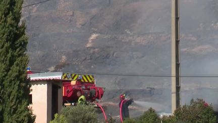 Bouches-du-Rhône : un incendie déclaré aux portes de la ville de Rognac (France 2)