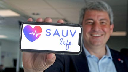 Le 8 juin 2021, le Dr Lionel Lamhaut présente l'application Sauv Life dont il est concepteur au centre de régulation Samu 68. Son rôle est d'augmenter le taux de survie des victimes d'arrêts cardiaques. (DAREK SZUSTER / MAXPPP)