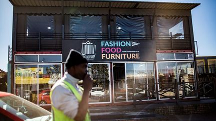 les produits qui portent l’estampille Box Shop se sont largement diversifiés. Box Shop paie d’avance les matériaux des créateurs pour éviter qu’ils ne se retrouvent dans le rouge. (Gulshan Khan / AFP)