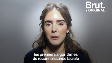 Sur scène, Krystoff Fluder aborde avec humour les difficultés inhérentes à sa petite taille.