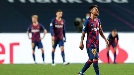 La détresse des joueurs du FC Barcelone, surclassés par le Bayern Munich en quart de finale de la Ligue des champions (TIAGO PETINGA / LUSA)