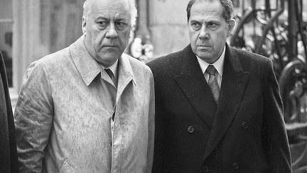 Robert Pandraud et Charles Pasqua en mars 1986, au ministère de l'Intérieur (AFP / Daniel Janin)