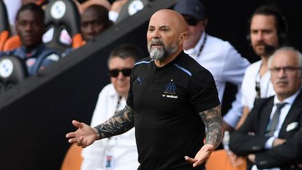 L'entraîneur de l'Olympique de Marseille, Jorge Sampaoli, le 8 mai 2022, lors du match de l'OM&nbsp;à Lorient, pour la 36e journée de Ligue 1. (FRED TANNEAU / AFP)