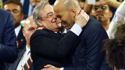 Le président du Real Madrid Florentino Pérez s'est dit "fier" d'avoir Zidane sur le banc de son club (KIERAN MCMANUS / BACKPAGE IMAGES LTD)