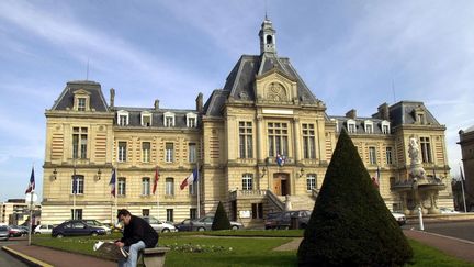 La mairie d'Evreux (Eure) a décidé de fermer l'accès à ses services publics, le 4 octobre 2017, en signe de protestation&nbsp;contre la suppression partielle de la taxe d'habitation. (MEHDI FEDOUACH / AFP)