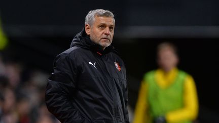 &nbsp;Bruno Génésio sur le banc du Stade Rennais contre le Vitesse Arnhem, en Ligue Europa Conférence, jeudi 25 novembre au Roazhon Park. (JEAN-FRANCOIS MONIER / AFP)