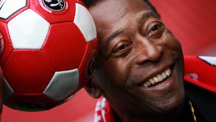 Le footballeur brésilien Pelé assiste aux 150 ans du Sheffield United FC au stade de Sheffield (Angleterre) le 7 novembre 2007. (CHRISTOPHER FURLONG / GETTY IMAGES EUROPE)