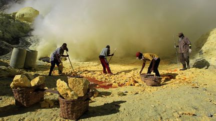  (Le Kawah Ijen, volcan en Indonésie © Maxppp)