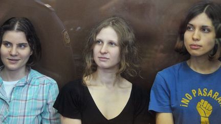 Ekaterina Samoutsevitch, Maria Alekhina et Nadedja Tolokonnikova des Pussy Riot, vendredi 17 août au tribunal de Moscou.
 (Aleksandr Utkin / Ria Novosti)