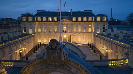 Vu sur l'entrée du palais de l'Elysée à Paris, le 12 mars 2019. (ERIC FEFERBERG / AFP)