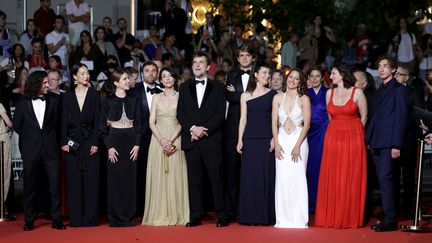 Le réalisateur Nanni Moretti et l'équipe du film "Vers un avenir radieux" ("Il Sol Dell'Avvenire") sont arrivés à pied jusque sur le tapis rouge. L'Italien, qui a habitué les photographes à une attitude réservée, était visiblement ému lors de la montée des marches, et même... souriant. (PASCAL LE SEGRETAIN / GETTY IMAGES EUROPE)