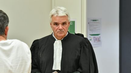 Me Michel Labrousse, l'avocat du principal suspect du meurtre de Justine Vayrac, le 27 octobre 2022.&nbsp; (THOMAS JOUHANNAUD / MAXPPP)