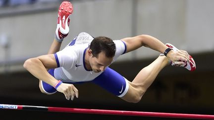 Renaud Lavillenie a franchi une barre à 5,87m à Lausanne (DOMINIQUE FAGET / AFP)