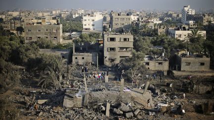 Des raids a&eacute;riens isra&eacute;liens ont d&eacute;truit des maisons dans la bande de Gaza, le 8 juillet 2014. (REUTERS / MOHAMMED SALEM)