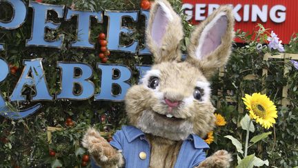 "Pierre Lapin" à l'avant-première du film du même nom à Londres, le 11 mars 2018. (GRANT POLLARD/AP/SIPA / AP)