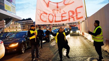 Les VTC ont de nouveau fait entendre leur colère le jeudi 10 janvier en région parisienne. (BERTRAND GUAY / AFP)