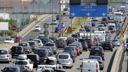 Bison Fut&eacute; pr&eacute;voit un niveau de trafic rouge dimanche 20 mai 2012 dans le sens des retours dans toute la France lors de la fin du week-end de l'Ascension. (PHILIPPE DESMAZES / AFP)